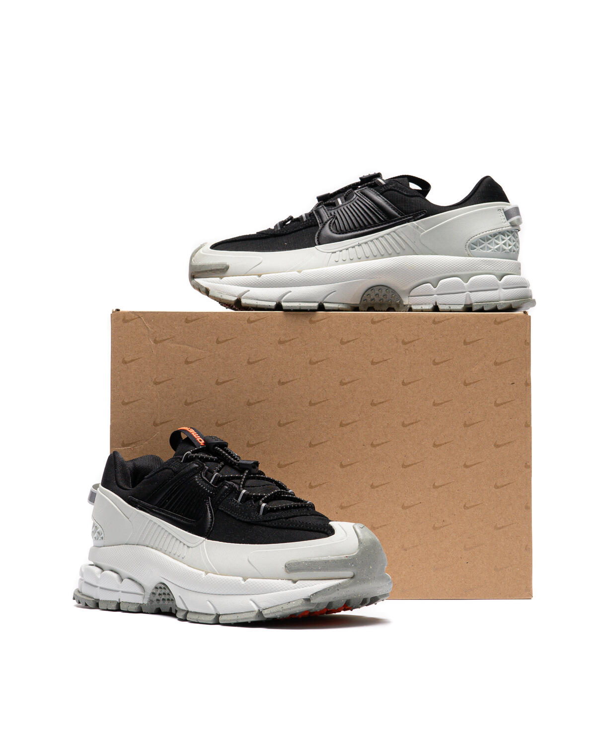 Nike Vomero Black/Light Silver - Image 28