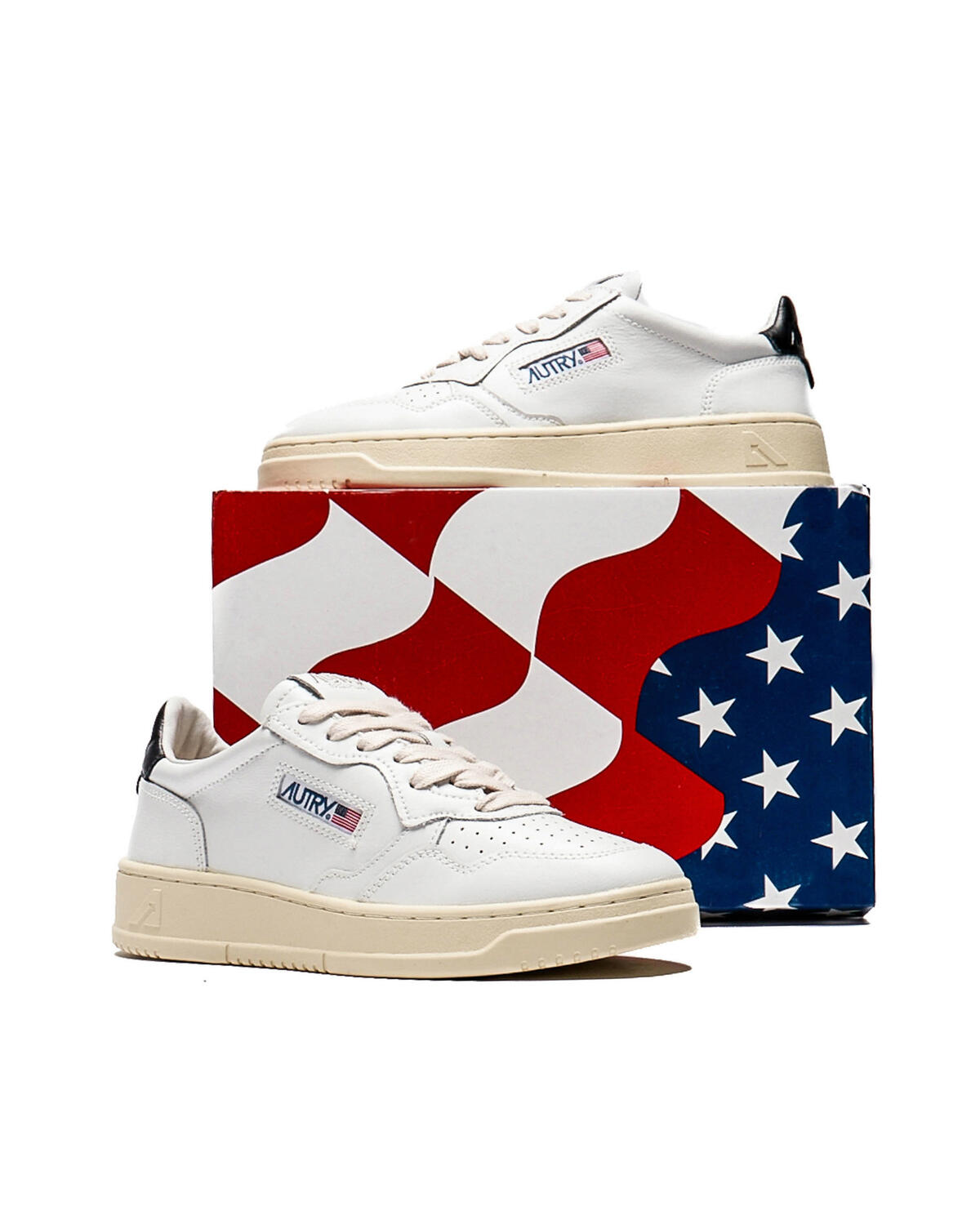 Autry Medalist Low W (Women's) - Image 14