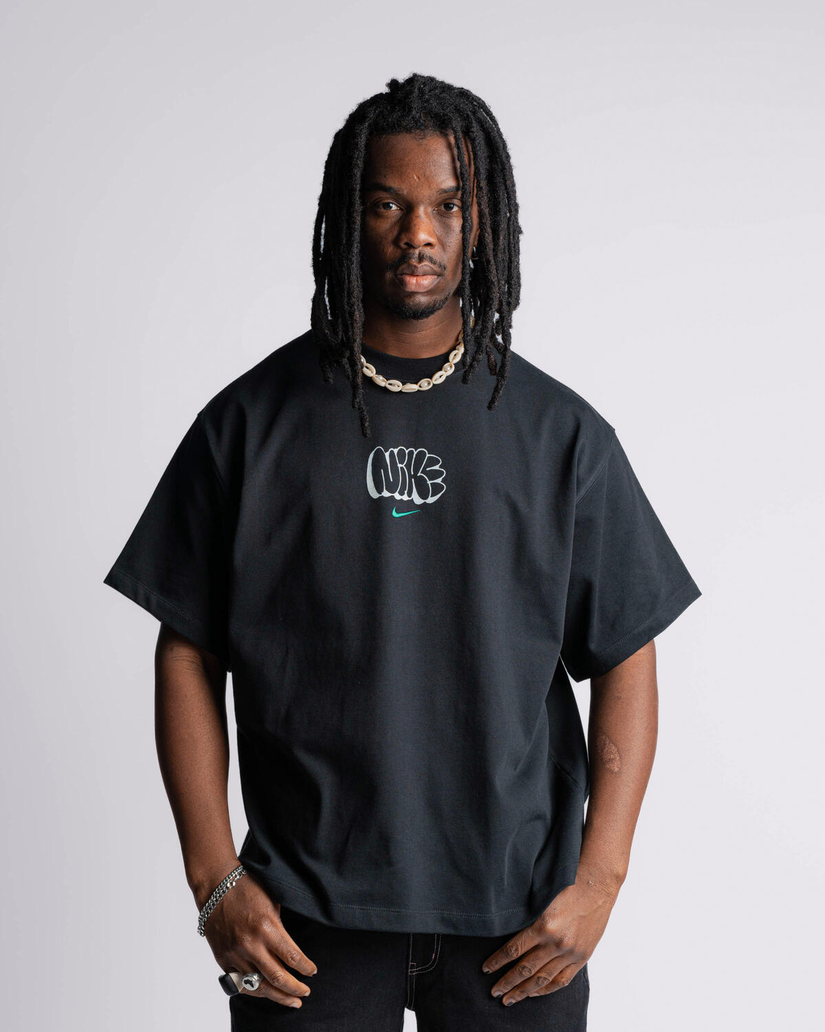 Nike Men's Solo T-shirt 'Black/Malachite' - Image 4