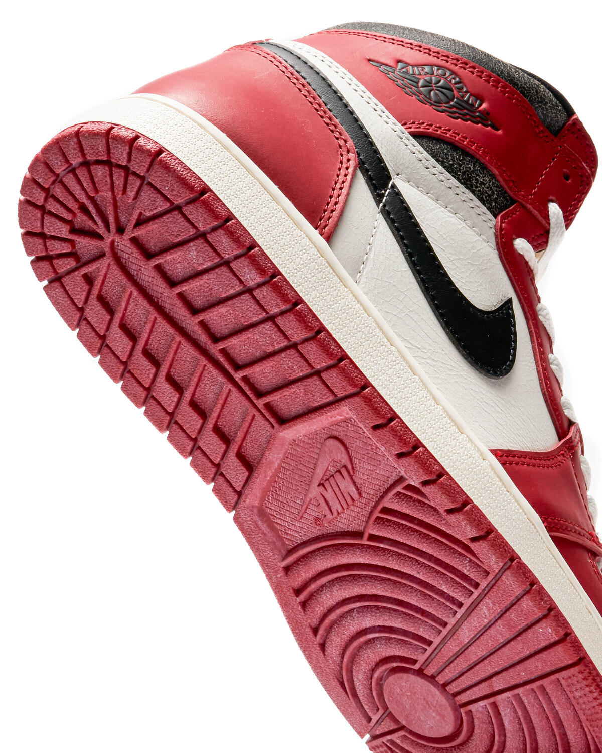Air Jordan 1 Retro High OG 'Varsity Red' - Image 26