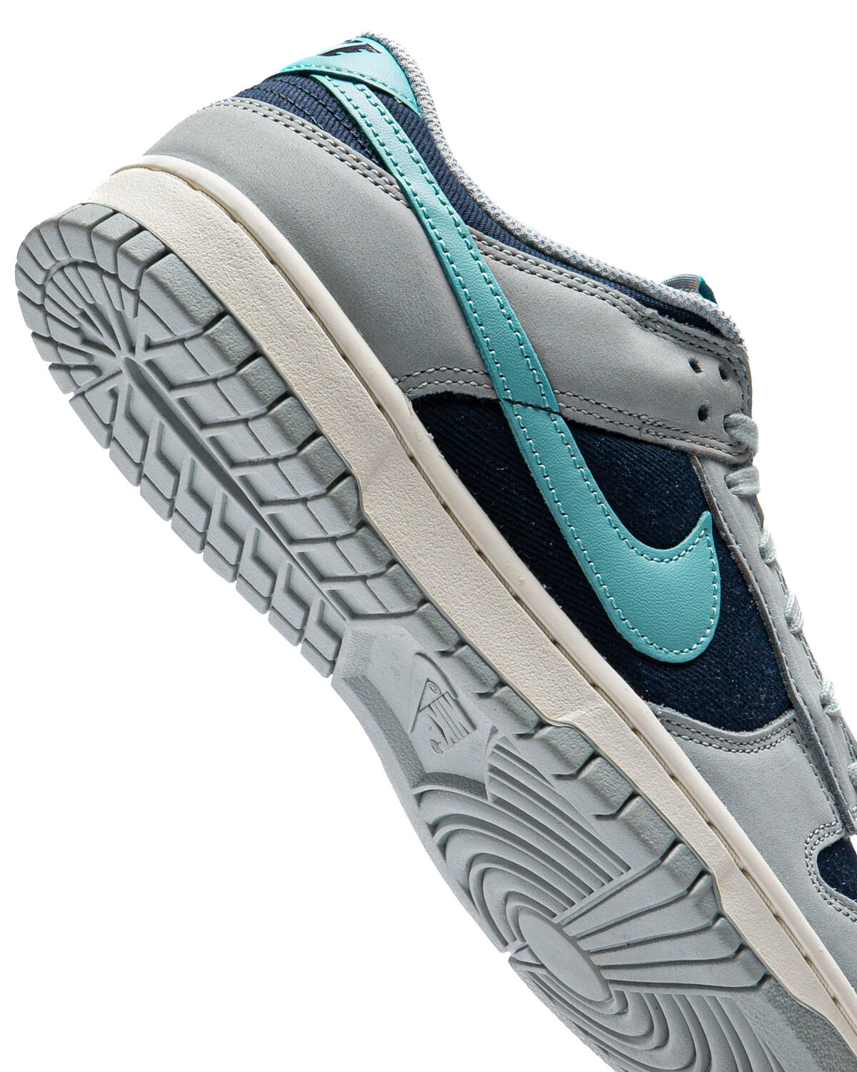 Nike Dunk Low 'Light Pumice Green Frost-Dark Obsidian' - Image 32