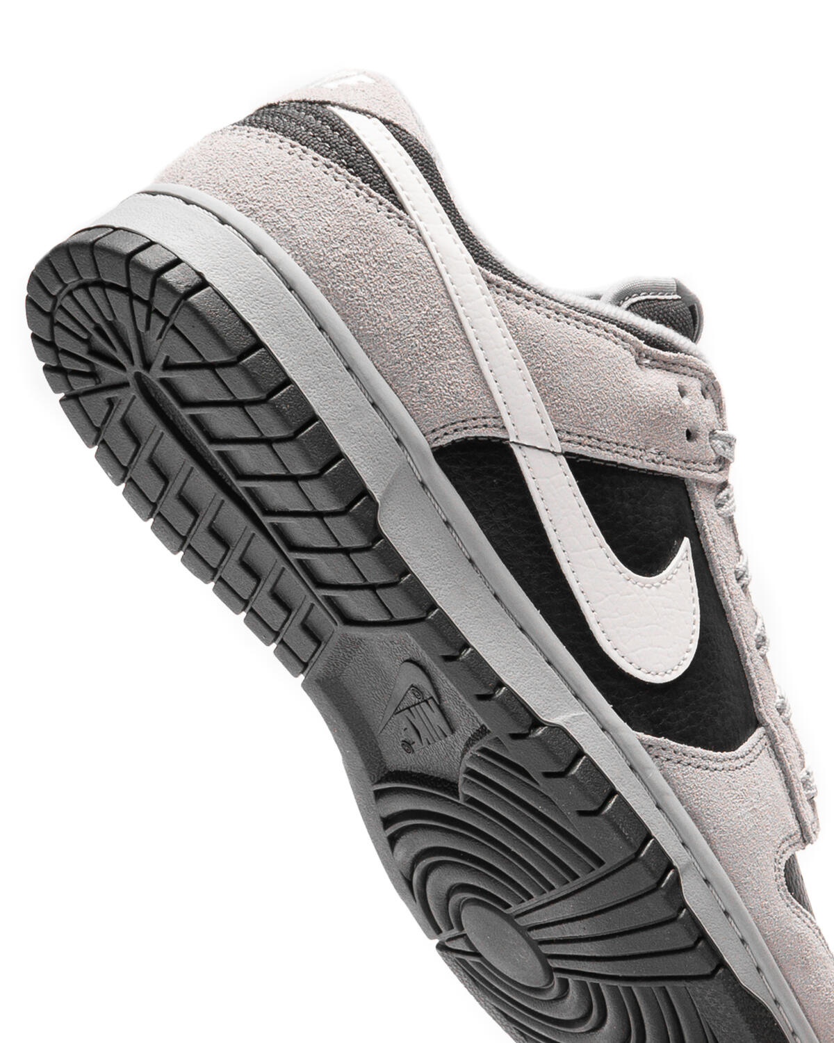 Nike Dunk Low Smoke Grey Black White HV2532-001 Suede Leather Men\'s Sneaker The Nike Dunk Low Light Smoke Grey Anthracite Releases  main image 3