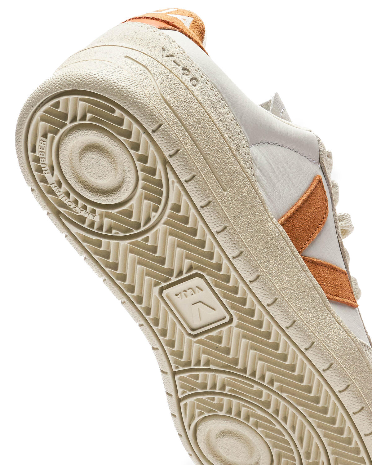 Veja V-90 'Extra White/Umber' (Women's) - Image 15