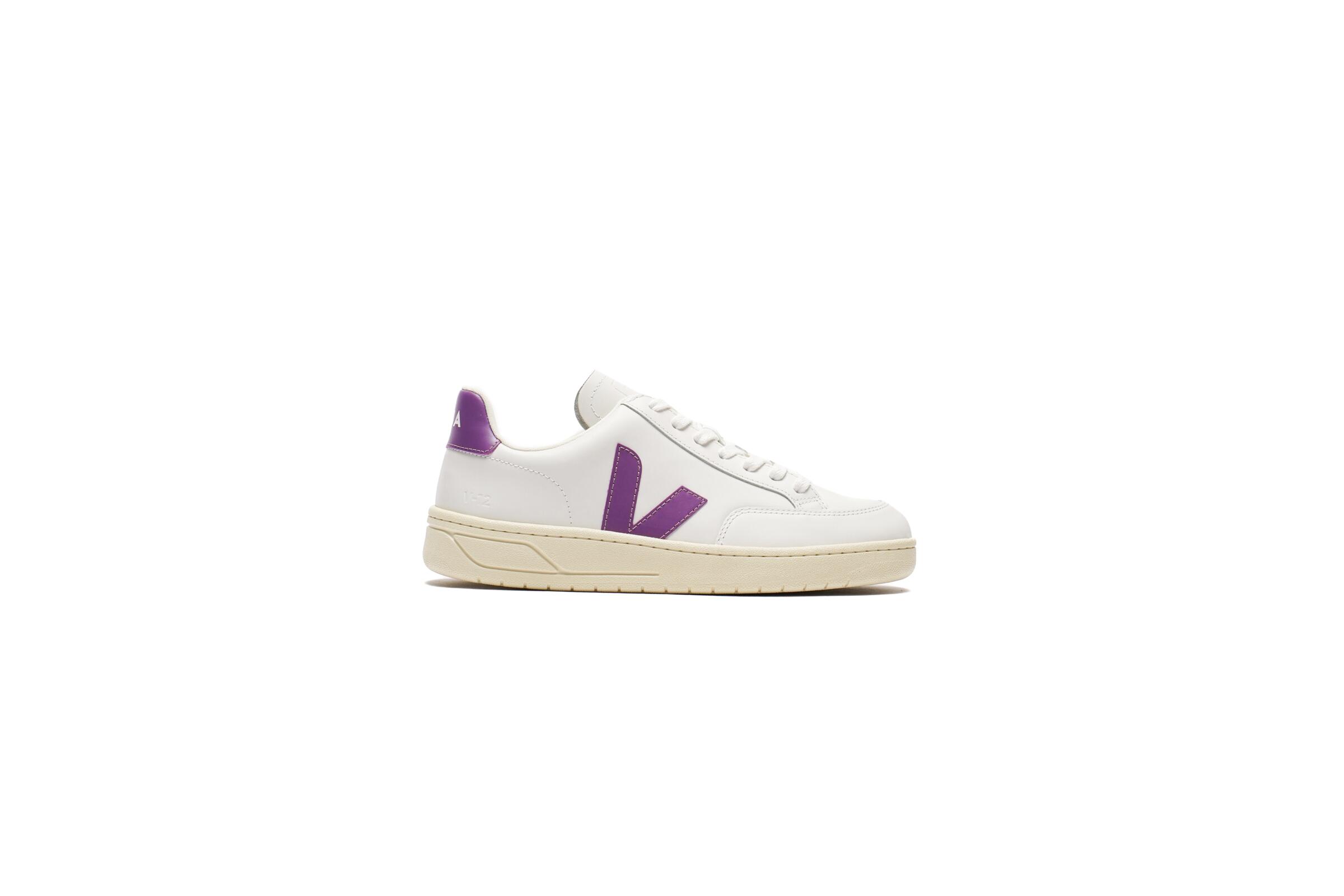 VEJA WMNS V-12