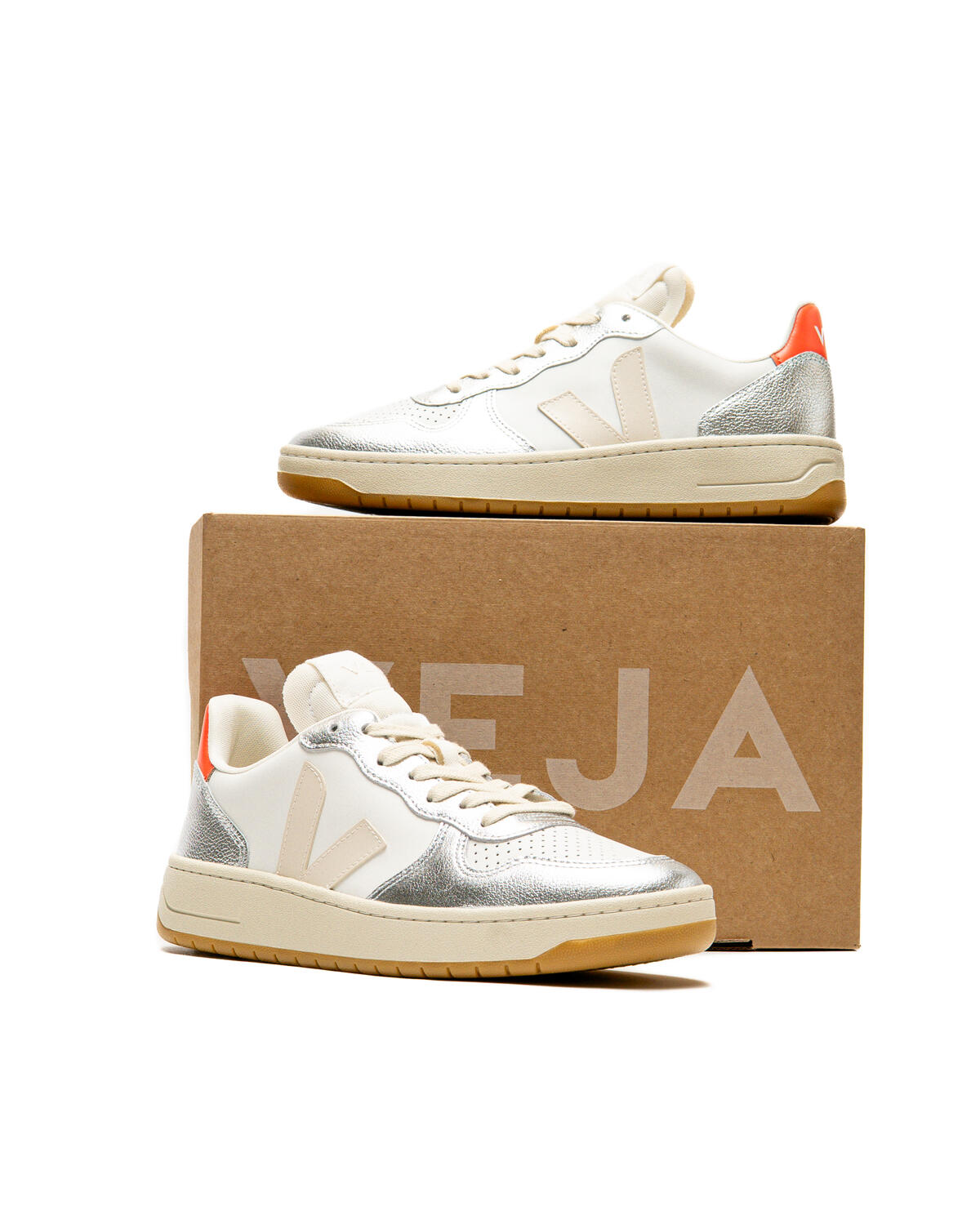 Veja V-10 Leather W (Women's) - Image 9