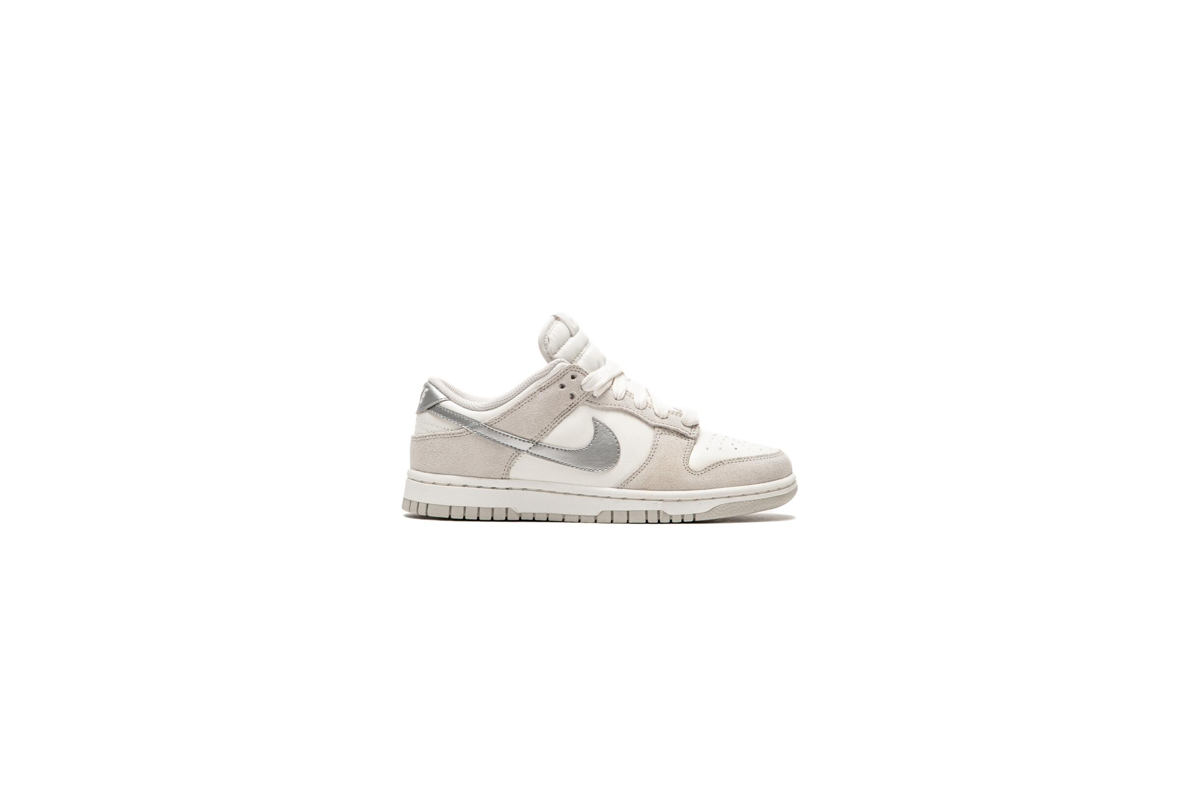 Nike WMNS DUNK LOW