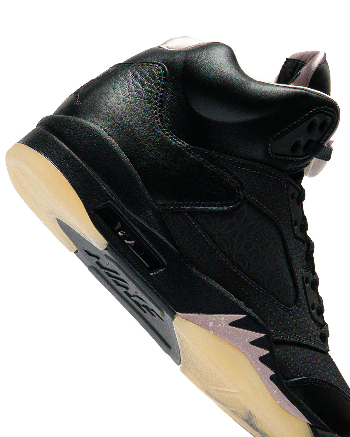 Jordan - Men - Air Retro 5 PSG - Off Noir/Particle Rose/Anthracite - Image 24