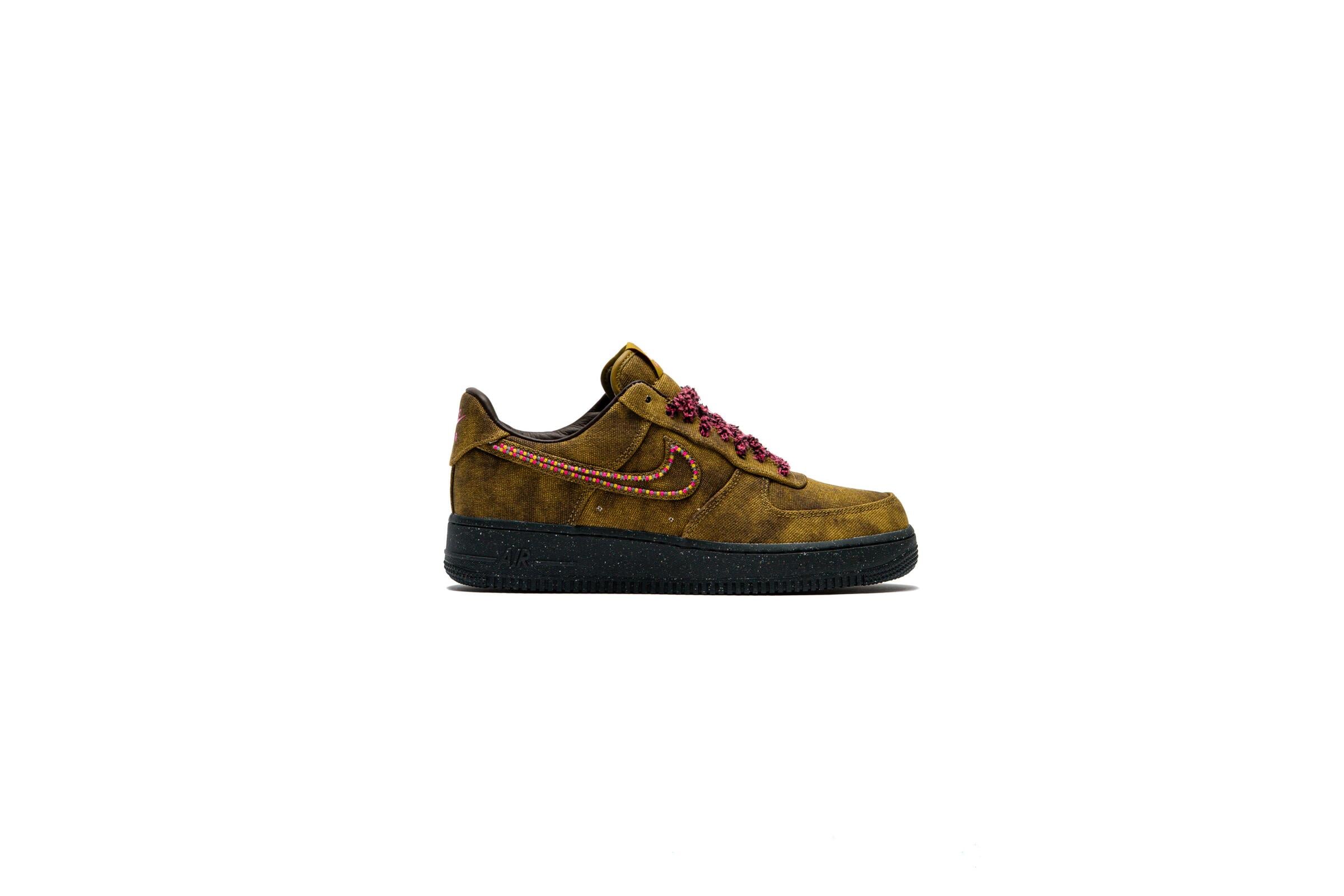 Nike AIR FORCE 1 BOUCLE QS