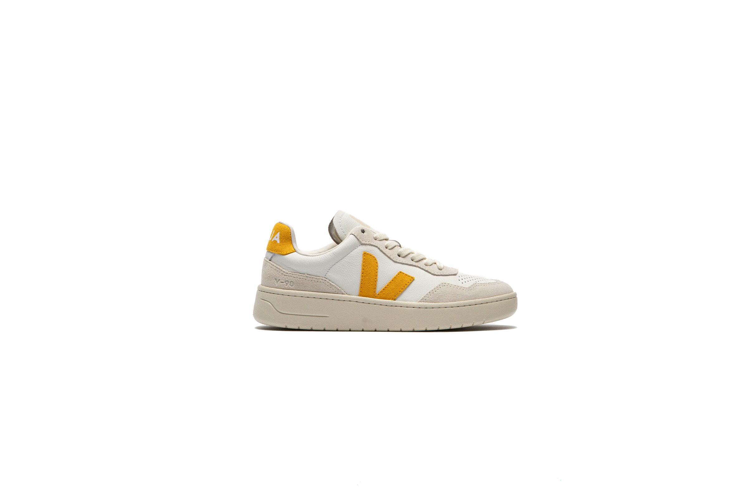 Veja WMNS V-90