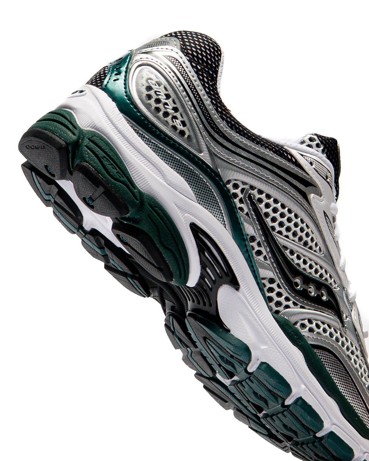 Saucony Progrid Omni 9 White Pine Green - Image 20