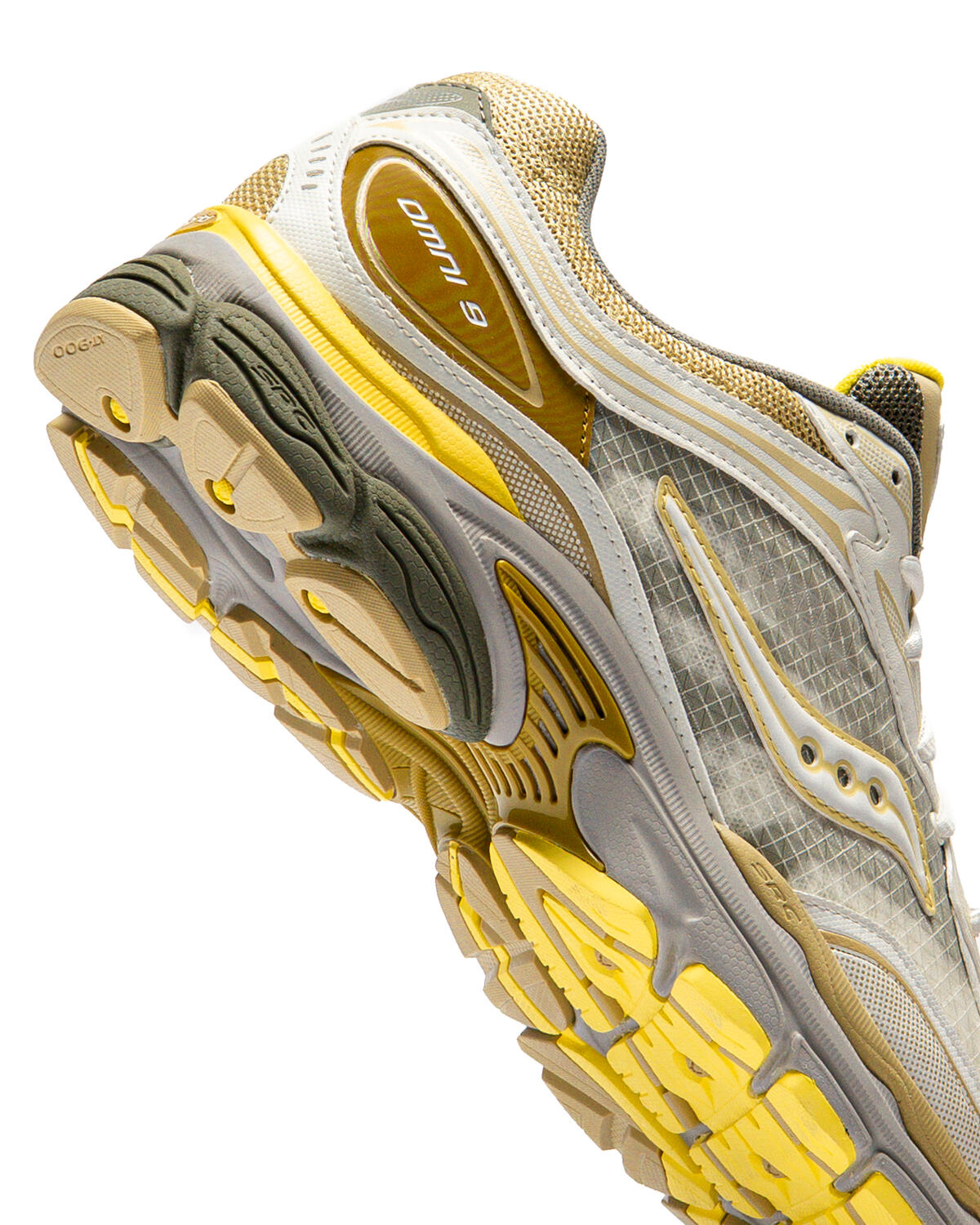 Saucony Progrid Omni 9 in Ivory / Moss - Image 23