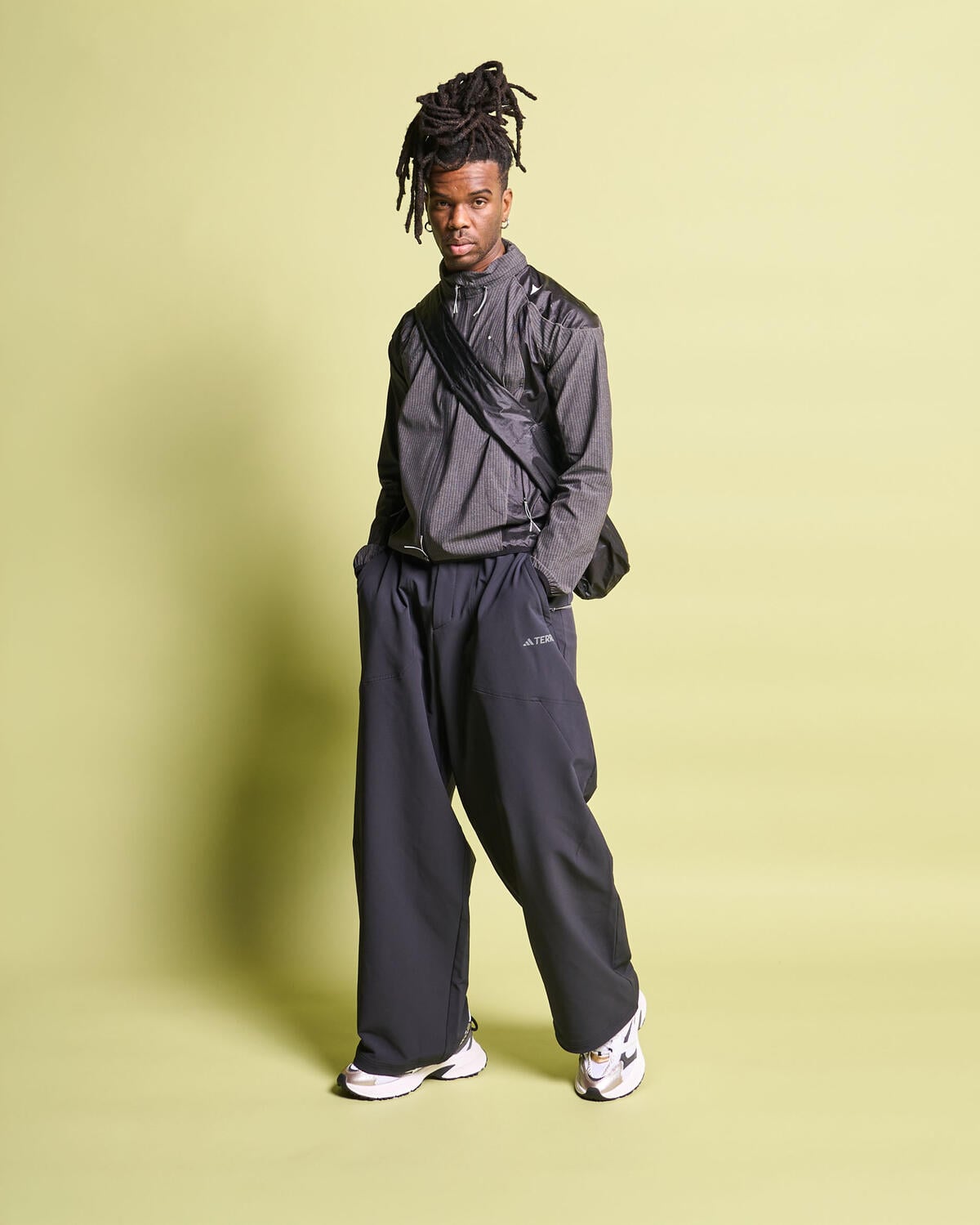 ROA Numb Pinstriped Hooded Wind Jacket | YBMW007FA07-BLK0001 