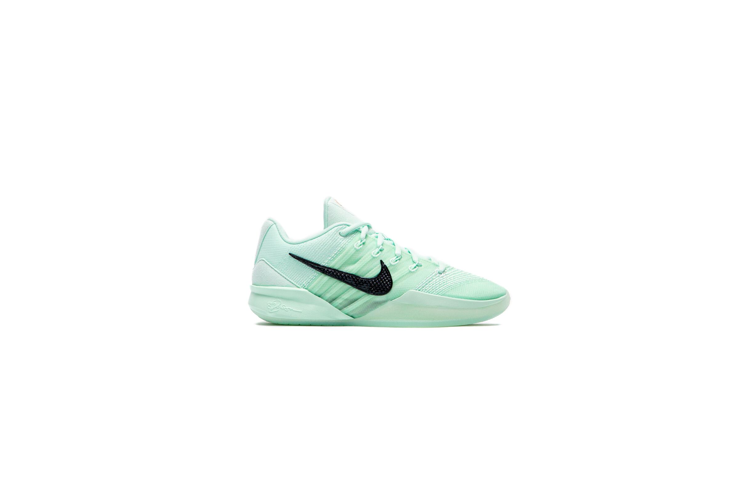 Nike WMNS SABRINA 3 ‘Warning Label’