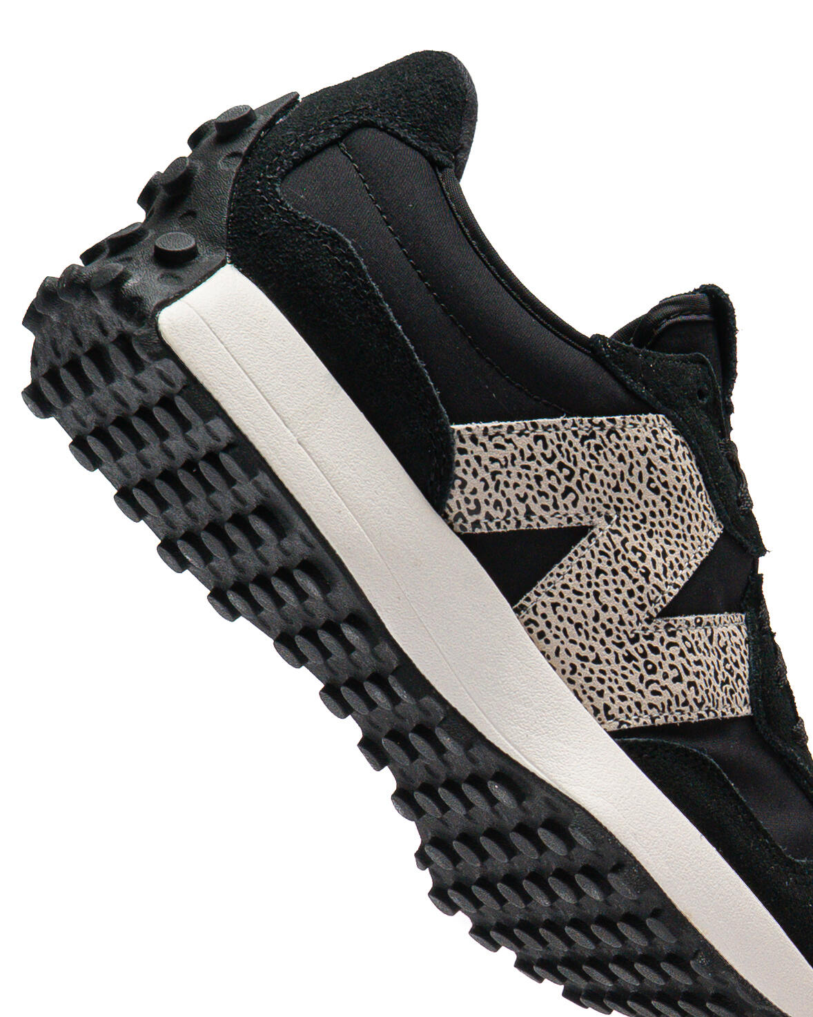 New Balance WMNS 327 - Image 35