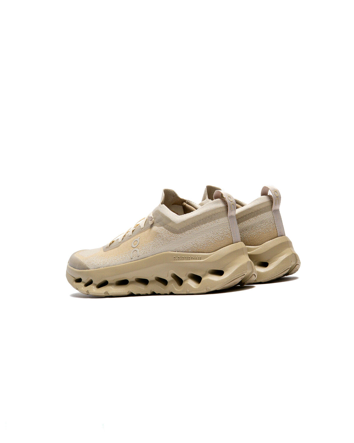 On Running WMNS Cloudtilt Moon - Winter / Kasha - Image 42