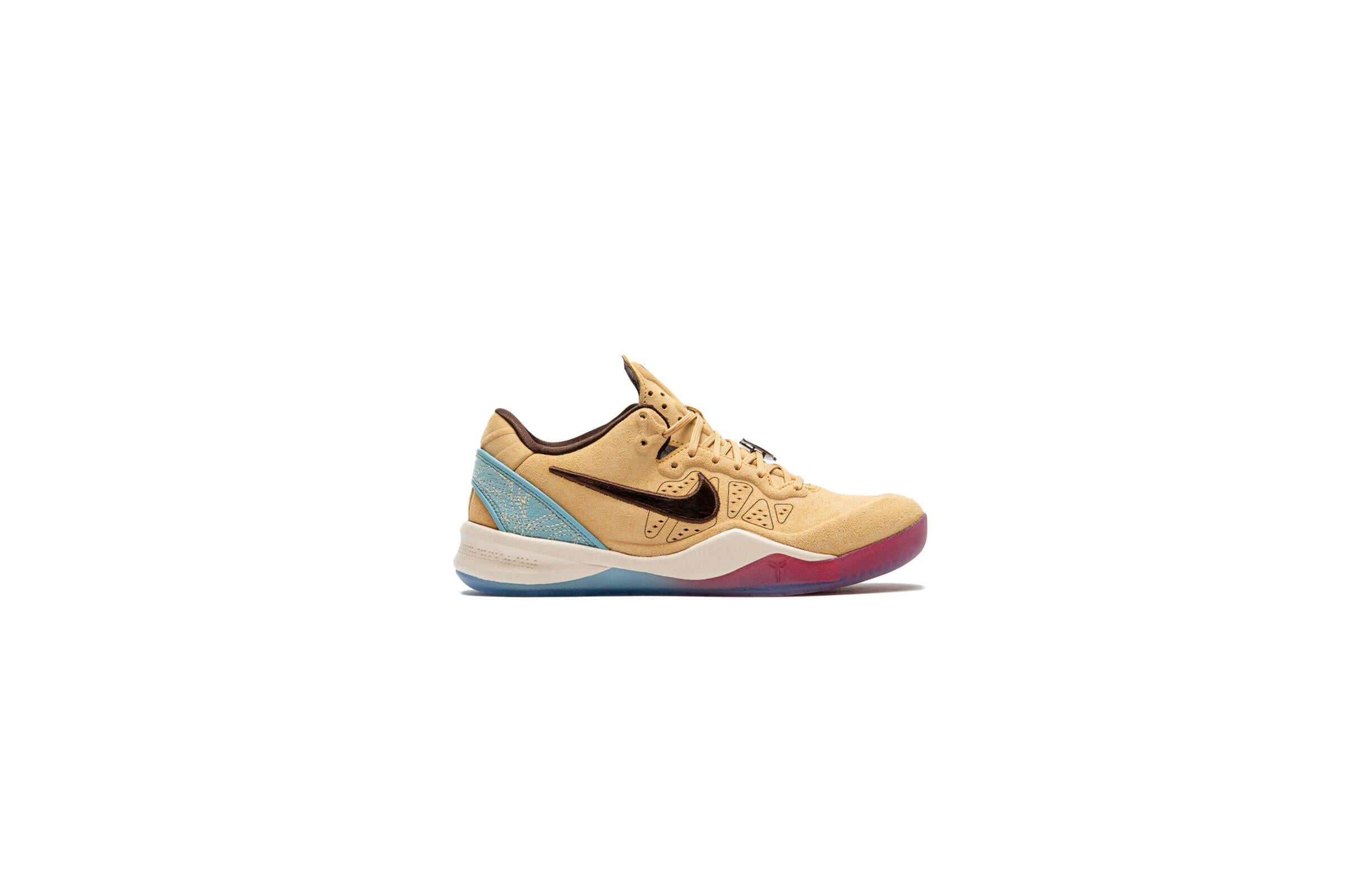 Nike KOBE VIII EXT PROTRO ‘Siempre Mio’