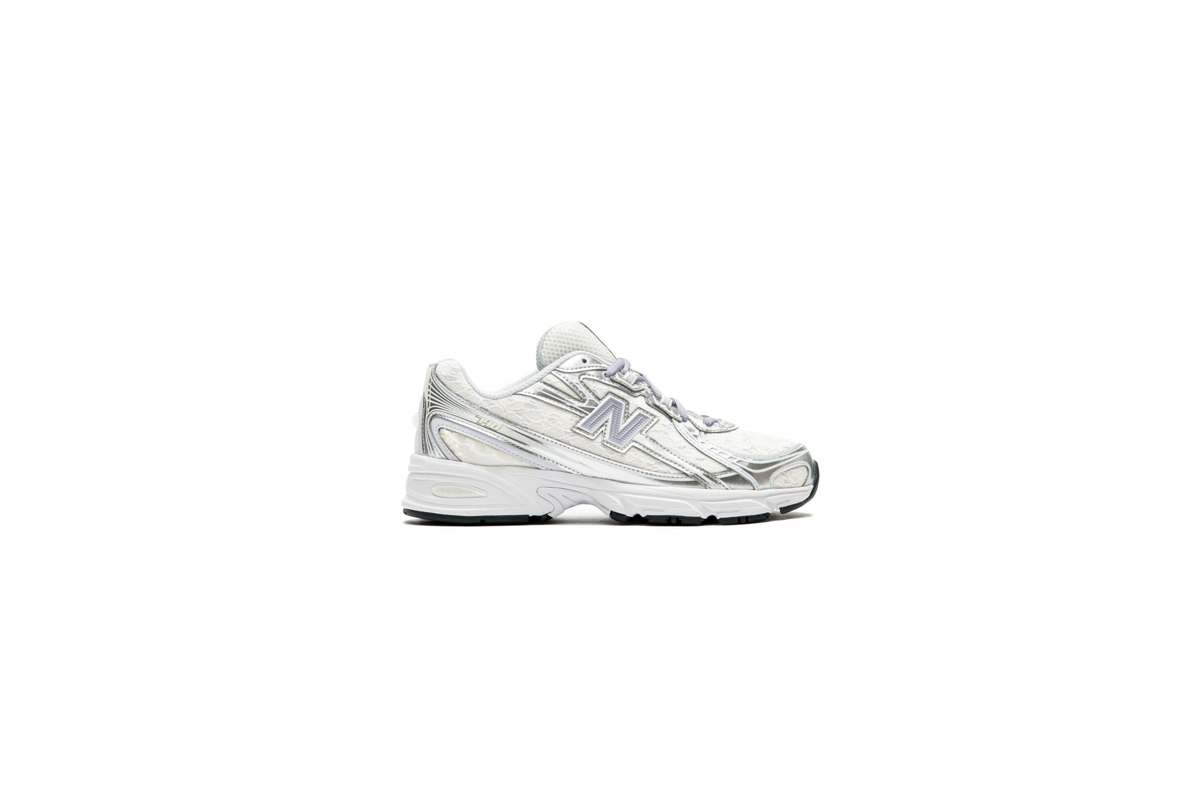 New Balance 740